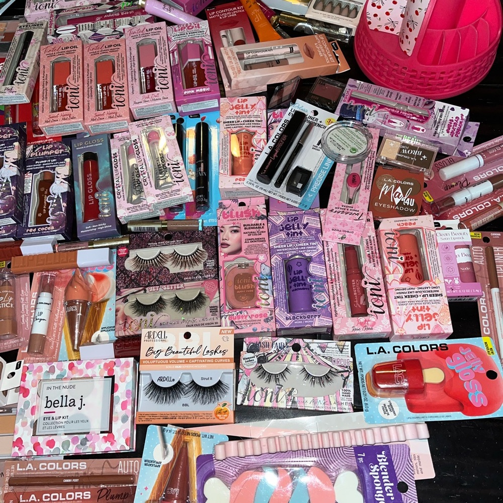 Assorted Beauty and Makeup Collection - Picture 3 of 8